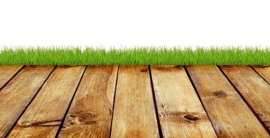 Ahşap zemin ile çimen