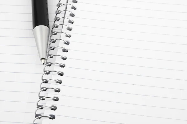 Notebook e caneta de perto — Fotografia de Stock