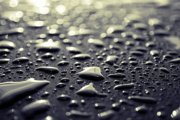 Gotas de água na superfície do metal — Fotografia de Stock