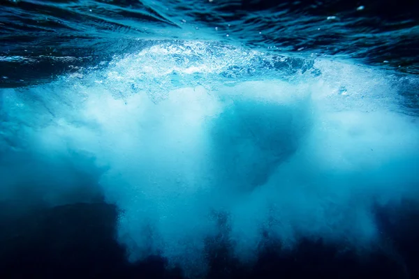 Sea bottom with blue water — Stock Photo, Image