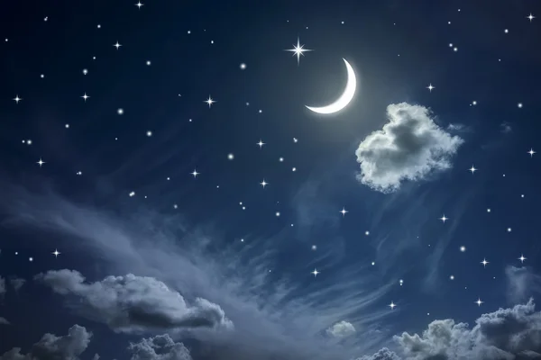 Obloha plná hvězd a měsíc — Stock fotografie
