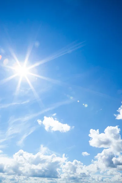 太陽と青い空 — ストック写真