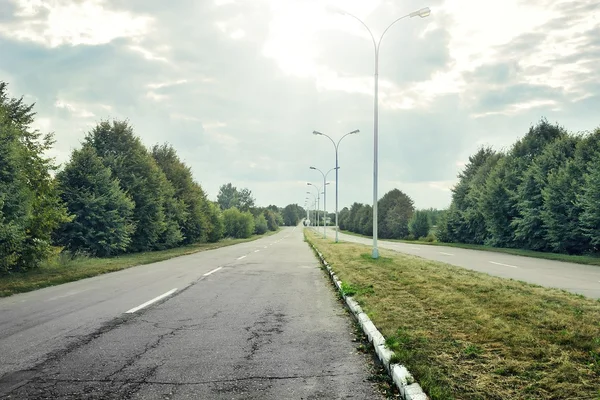 Asphalted highway over cloudy sky — Stock Photo, Image