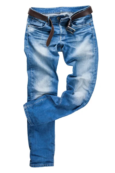 Calça jeans azul com cinto de couro sobre fundo branco — Fotografia de Stock