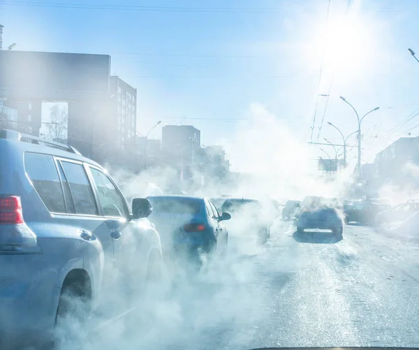 Забруднення Повітря Від Вихлопних Газів Місті Протягом Холодного Дня Забруднення — стокове фото