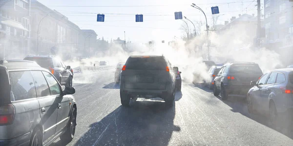 Poluição Escape Carros Cidade Durante Dia Frio Poluição Ambiental Cidade — Fotografia de Stock