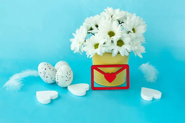 Fleurs Blanches Chrysanthèmes Dans Pot Décoratif Avec Une Carte Forme — Photo