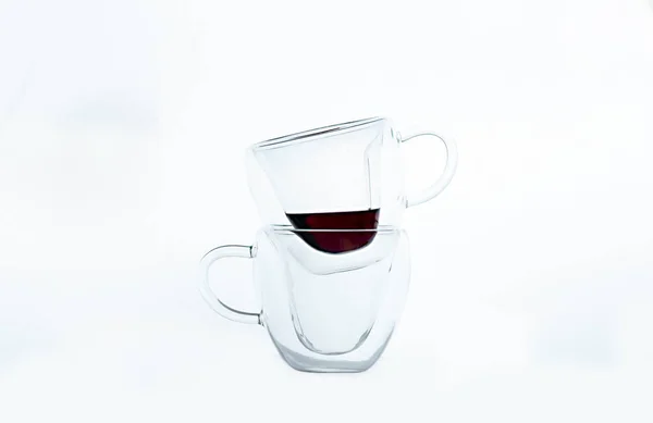 Contorno Una Tazza Vetro Trasparente Caffè Sfondo Bianco Primo Piano — Foto Stock