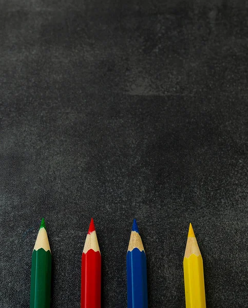 Material Escolar Para Estudiar Sobre Fondo Oscuro Primer Plano —  Fotos de Stock