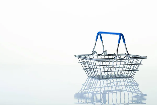 Empty Grocery Cart Light Background Reflection Close — 스톡 사진