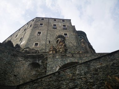 Sacra di San Michele, İtalya 'nın kuzeyinde St. Michael' a adanmış antik bir manastır.