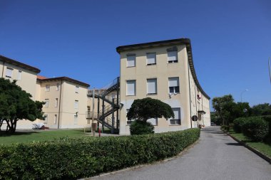 İtalya 'nın Toskana kentindeki Calambrone deniz kolonilerine adanmış rasyonalist tarzda bir bina.