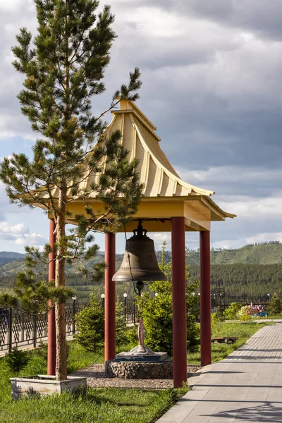Pagode Com Sino Mosteiro Budista Topo Uma Montanha Contra Céu — Fotografia de Stock