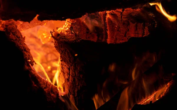 Fotografía Cerca Carbones Ardiendo Fuego Foto Macro — Foto de Stock
