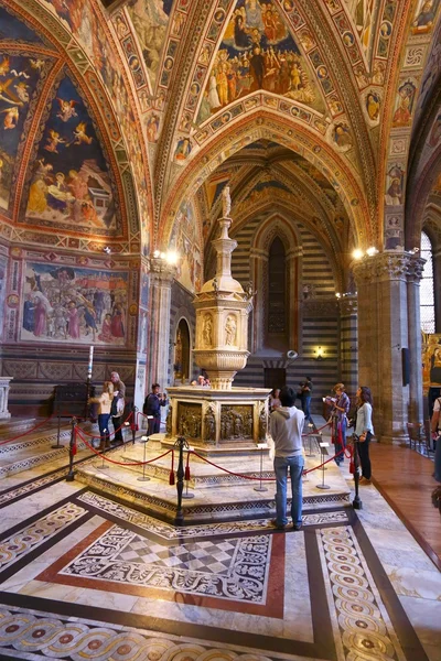 Baptistry: Siena, İtalya — Stok fotoğraf