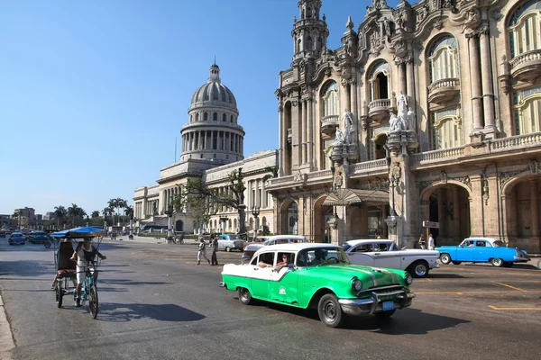 L'Avana, Cuba - vecchie auto — Foto Stock