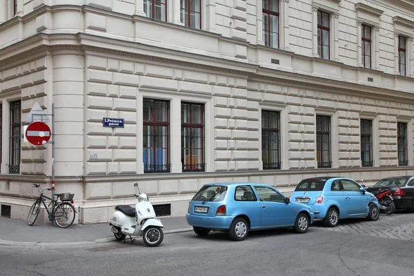 Coches aparcados en Viena — Foto de Stock