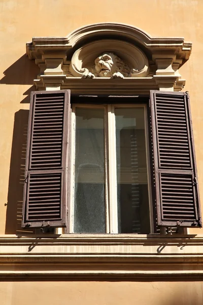 Roma penceresinde — Stok fotoğraf