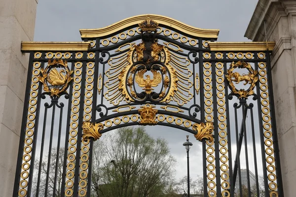 Buckingham Palace gate — Stock Photo, Image