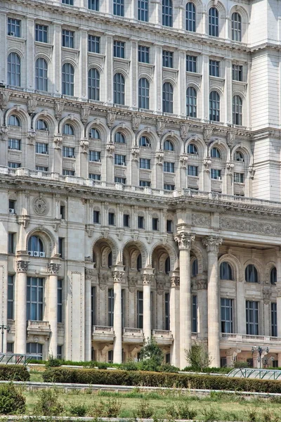 Бухарестский дворец — стоковое фото