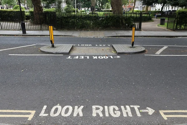 Londra segni pedonali — Foto Stock