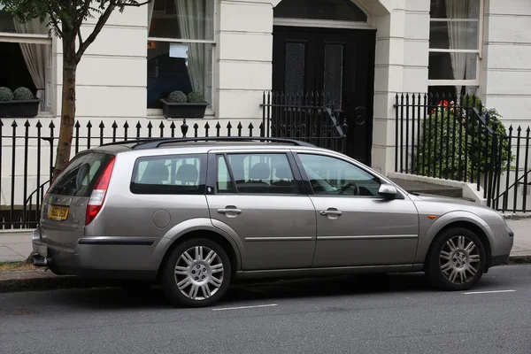 Ford Mondeo en Reino Unido — Foto de Stock