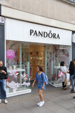 Pandora store - İngiltere