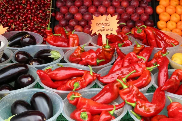 Rode paprika markt — Stockfoto