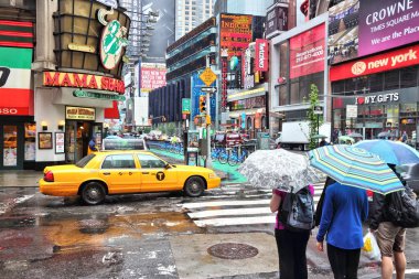 Times Square yağmur
