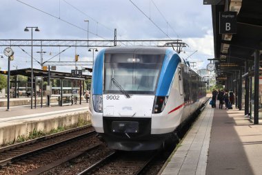 LINKOPING, SwEDEN - 25 Ağustos 2018: İsveç 'teki Linkoping Merkez İstasyonu' nda tren. Tren istasyonu Güney Ana Hattı 'nda yer almaktadır..