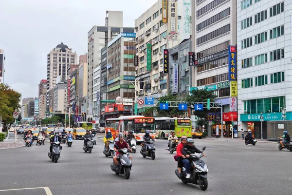 2018年12月5日 台湾のスクーターライダー 台北市は台湾の首都で 人口は850万人です — ストック写真