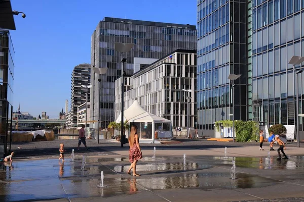 Cologne Tyskland September 2020 Människor Besöker Rheinauhafen Distriktet Köln Stad — Stockfoto