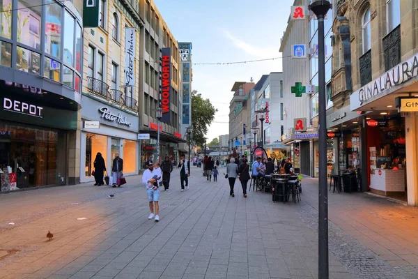 Essen Alemania Septiembre 2020 Gente Visita Calle Comercial Kettwiger Strasse —  Fotos de Stock