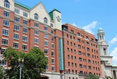 WASHINGTON, ABD - 14 Haziran 2013: Washington 'daki Hilton Oteli Homewood Suites. 2012 itibariyle, geliştirilmekte olan 75 tane daha Homewood Suite mekanı vardı..
