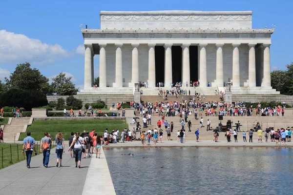 Washington Usa June 2013 People Visit Abraham Lincoln Memorial Washington — Stock Photo, Image