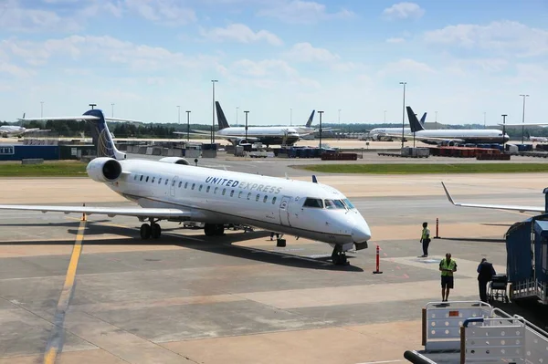 Вашингтон Сша Июня 2013 Года United Express Regional Jet Embraer — стоковое фото