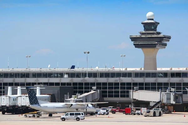 Вашингтон Сша Июня 2013 Года Региональный Турбовинтовой Самолёт Porter Airlines — стоковое фото