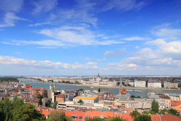 匈牙利布达佩斯市 多瑙河和议会大楼的城市景观 — 图库照片
