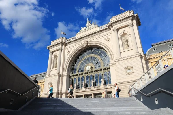 Budapest Ungern Juni 2014 Folk Besöker Keleti Station Budapest Keleti — Stockfoto