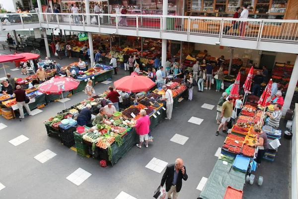 Budapest Hungría Junio 2014 Gente Visita Mercado Local Alimentos Zona — Foto de Stock