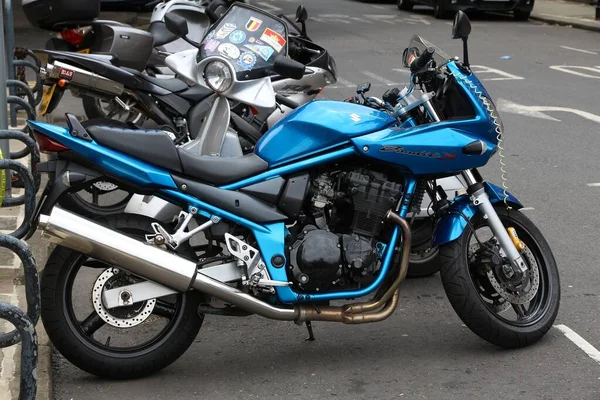 Leeds Juli 2016 Das Blaue Sportmotorrad Suzuki Bandit Gsf1200 Parkt — Stockfoto