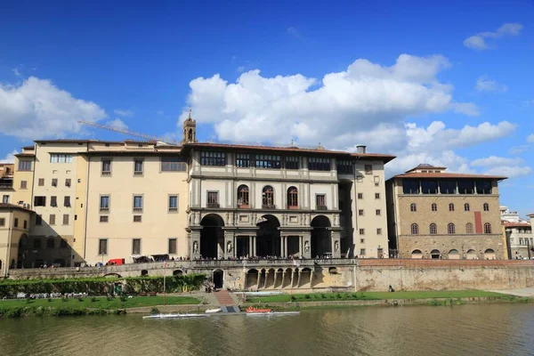 Florens Italien Gamla Stan Stadsbilden Arno Flodstrand Med Uffizi Gallery — Stockfoto