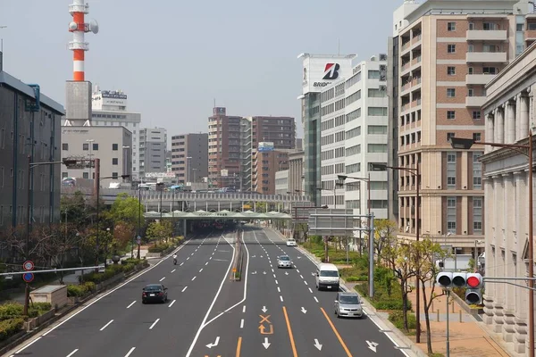 エイプリル社2012年24日 神戸の街中交通の様子 神戸は日本で6番目に大きな都市で 人口は1 5Mです — ストック写真