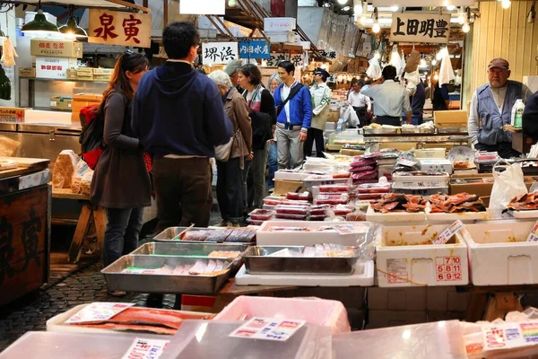 Tokyo Japão Maio 2012 Comerciantes Vendem Frutos Mar Mercado Peixes — Fotografia de Stock