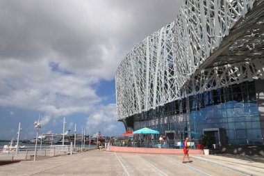 GUADELOUPE, FRANCE - 6 Aralık 2019: Pointe-a-Pitre City, Guadeloupe 'daki Memorial ACTe' nin modern mimarisi. Burası Karayipler 'in köle ticaretiyle ilgili tarihi eserlerin sergilendiği çağdaş bir müze..