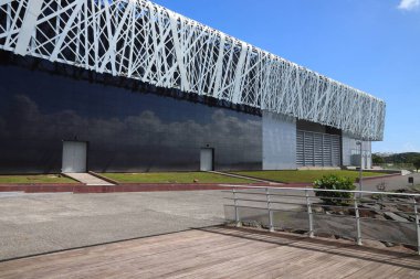 GUADELOUPE, FRANCE - 6 Aralık 2019: Pointe-a-Pitre City, Guadeloupe 'daki Memorial ACTe' nin modern mimarisi. Burası Karayipler 'in köle ticaretiyle ilgili tarihi eserlerin sergilendiği çağdaş bir müze..