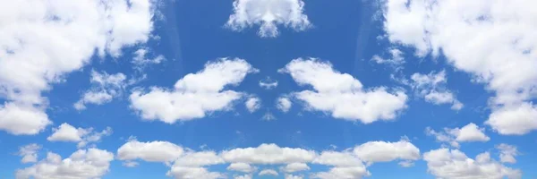 Beyaz Bulutlar Mavi Gökyüzü Arka Planı Gökyüzü Panoramik Arkaplanı — Stok fotoğraf