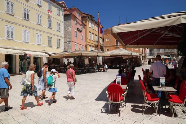 Split Kroatia 2019 Július Emberek Ellátogatnak Narodni Trg Főtérre Splitben — Stock Fotó