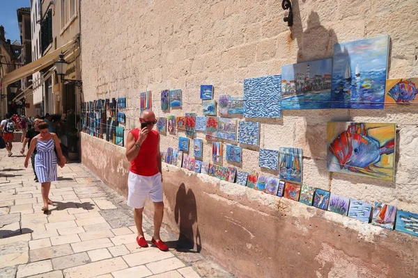 Split Croacia Julio 2019 Los Turistas Pasan Por Tienda Arte —  Fotos de Stock