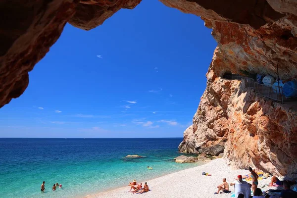 Konavle Croatia June 2019 People Spend Vacation Pasjaca Beach Cliffs — Stock Photo, Image